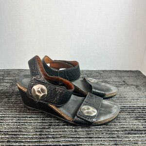 Taos Women's Boardwalk Wedge Sandal Black-Size 38 (US 7-7.5)